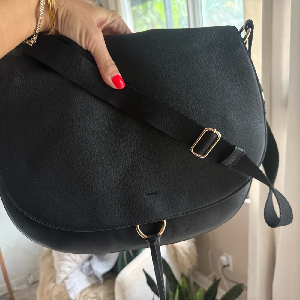 VINCE CAMUTO BARNA LEATHER SADDLE BAG BLACK WITH GOLD TONE HARDWARE